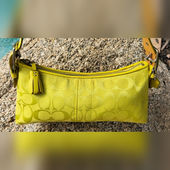 Coach Handbags - ❤️🔥COACH VINTAGE APPLE GREEN MINI HANDBAG | L045-6371❤️🔥